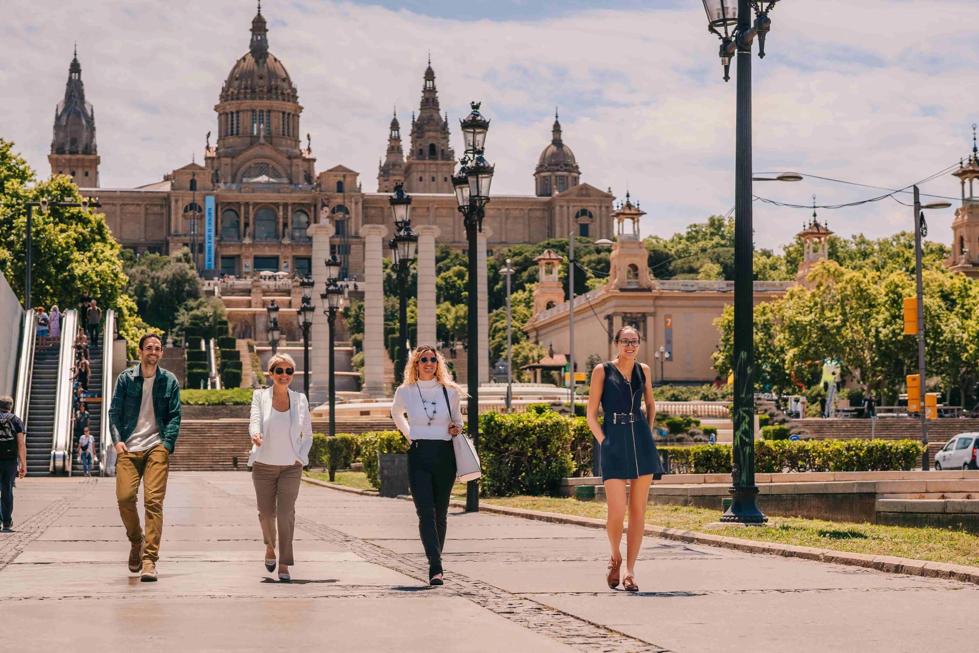 Barcelona’s Best: Walking Tour with Fast-Track Entry to Sagrada Familia